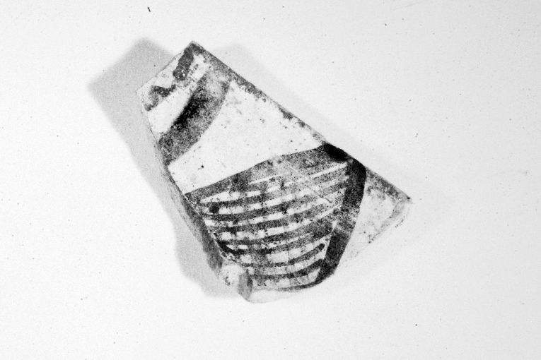 motivo decorativo fitomorfo (ciotola, frammento) - produzione apulo-lucana (sec. XIII)