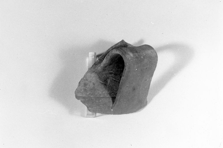 motivo decorativo geometrico (vaso, frammento) - produzione apulo-lucana (metà sec. XIII)