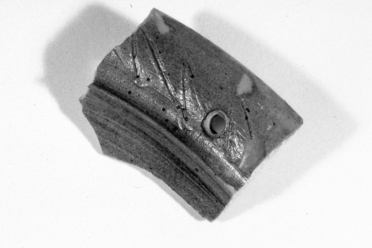 motivo decorativo geometrico (piatto, frammento) - produzione apulo-lucana (sec. XVI)