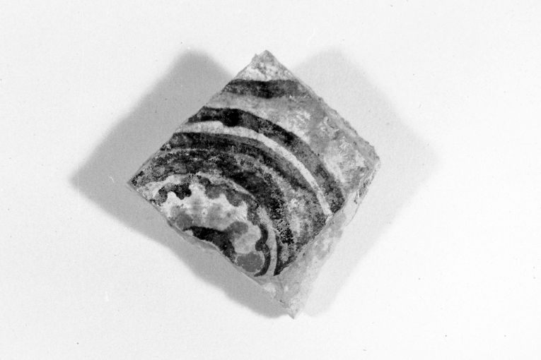 motivo decorativo geometrico (ciotola, frammento) - produzione apulo-lucana (seconda metà sec. XIII)