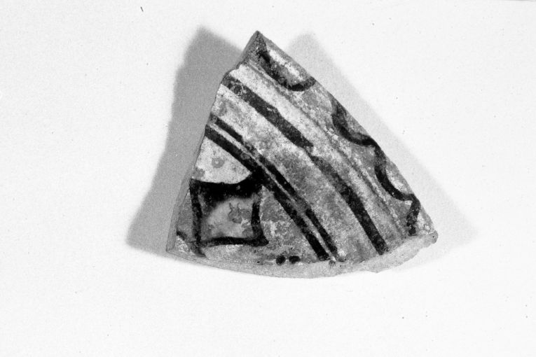 motivo decorativo geometrico (ciotola, frammento) - produzione apulo-lucana (seconda metà sec. XIII)