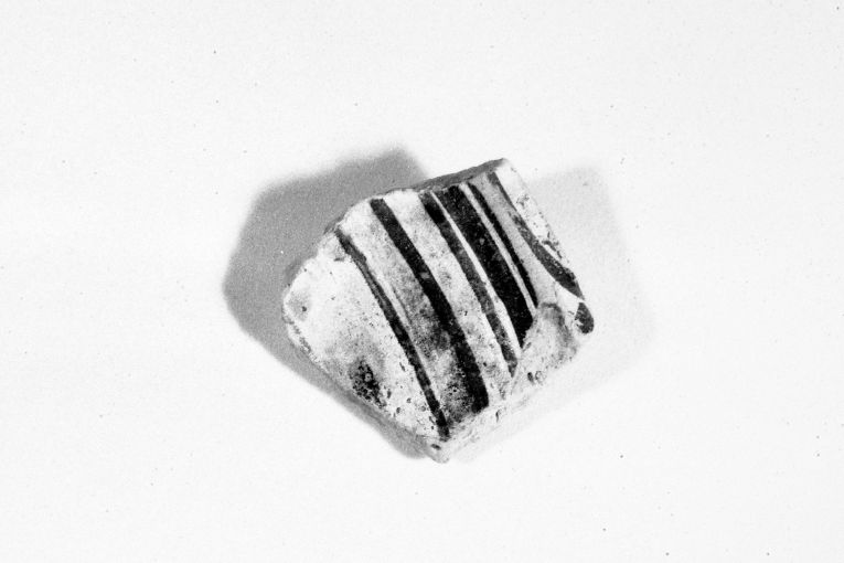 motivo decorativo geometrico (ciotola, frammento) - produzione apulo-lucana (metà sec. XIII)