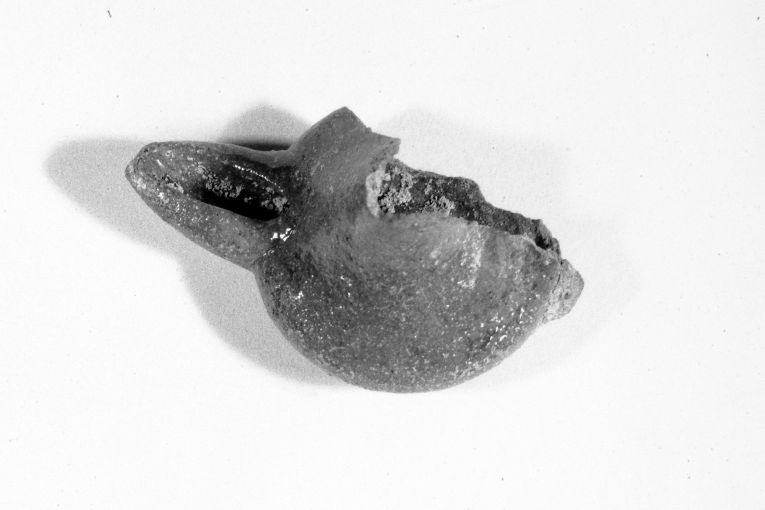 lucerna, frammento - produzione apulo-lucana (metà sec. XIII)