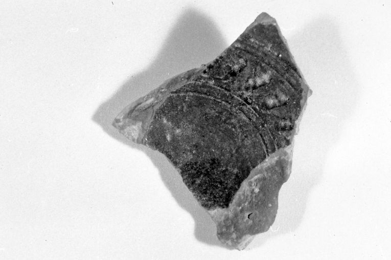 motivo decorativo geometrico (ciotola, frammento) - produzione apulo-lucana (inizio sec. XIII)