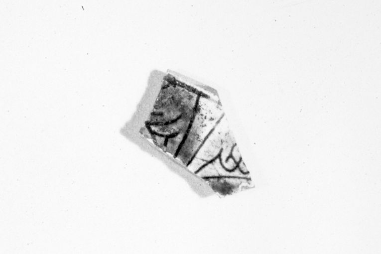 motivo decorativo geometrico (piatto, frammento) - produzione apulo-lucana (sec. XIII)