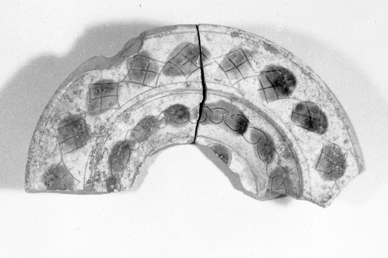 motivo decorativo geometrico (ciotola, frammento) - produzione apulo-lucana (fine sec. XIV)