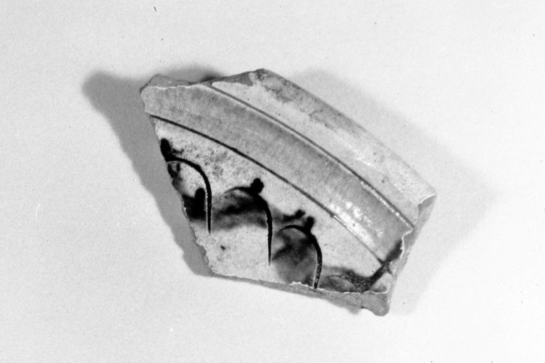 motivo decorativo geometrico (ciotola, frammento) - produzione apulo-lucana (sec. XVI)