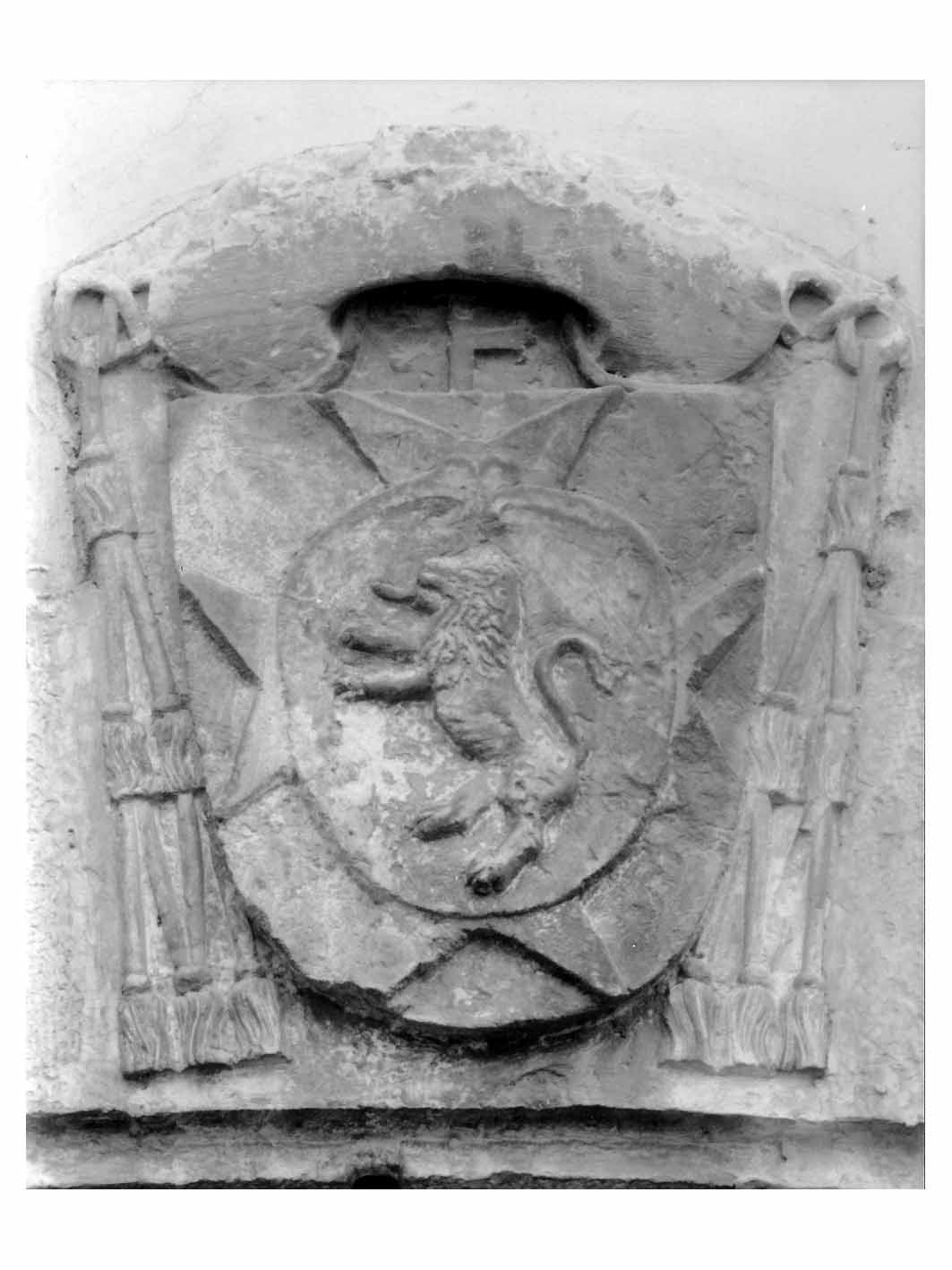 Arme gentilizia Davanzati (rilievo) - ambito pugliese (sec. XVIII)