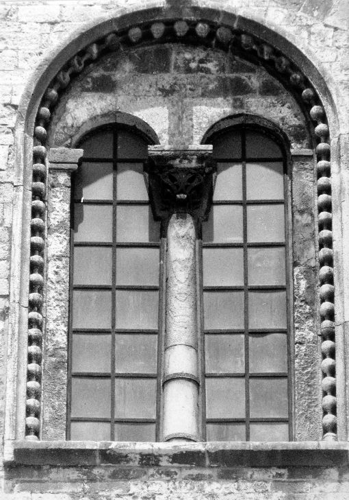 bifora, coppia - ambito pugliese (ultimo quarto sec. XII)