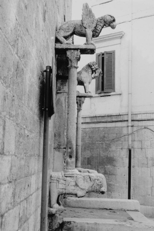 Elefante stiloforo (scultura, coppia) - ambito pugliese (fine sec. XII)