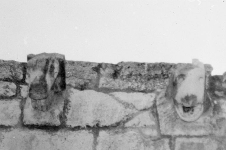 Cane (mensola, coppia) - ambito pugliese (fine sec. XII)