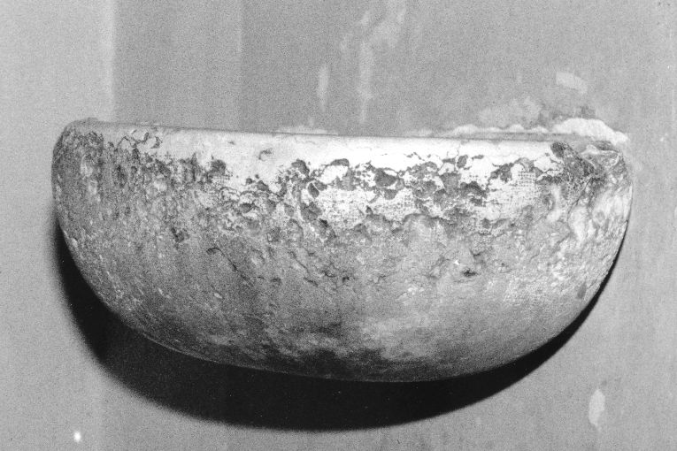 acquasantiera da parete - produzione pugliese (secc. XVII/ XIX)