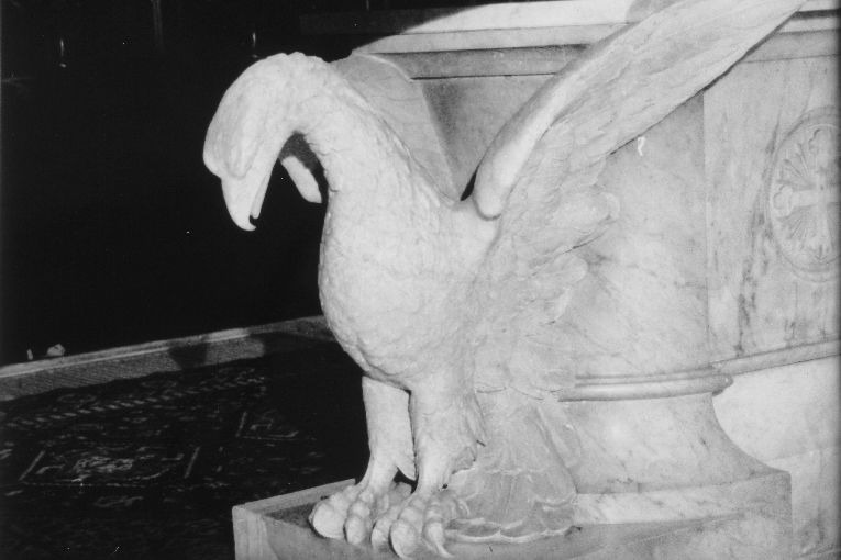 Aquila (scultura, coppia) di Bassi Giuseppe (attribuito) (sec. XIX)