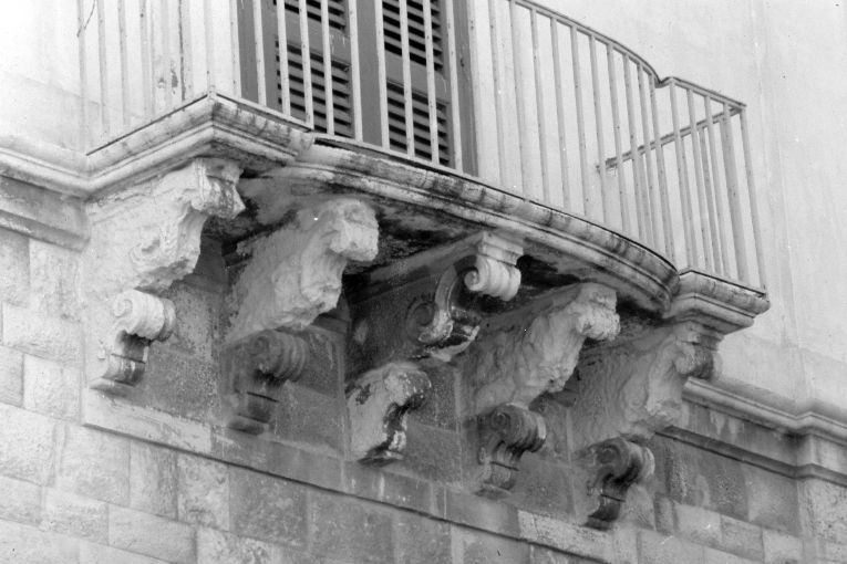 mensola, serie - ambito pugliese (sec. XVIII)