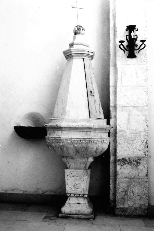 fonte battesimale - produzione pugliese (secc. XIX/ XX)