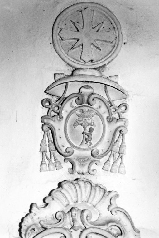 stemma vescovile (rilievo) - produzione salentina (sec. XVIII)