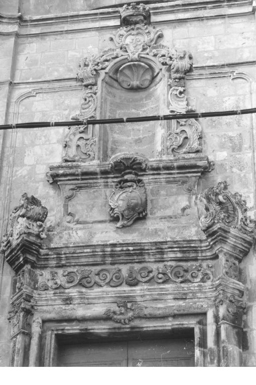 stemma vescovile (rilievo) - produzione salentina (sec. XVIII)