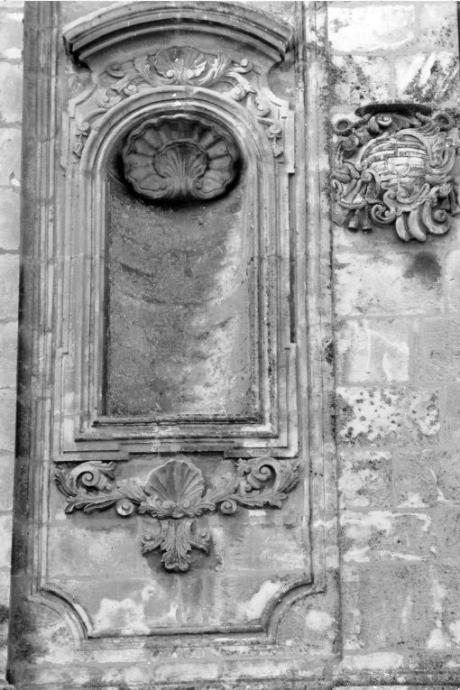 stemma vescovile (rilievo) - produzione salentina (sec. XVIII)