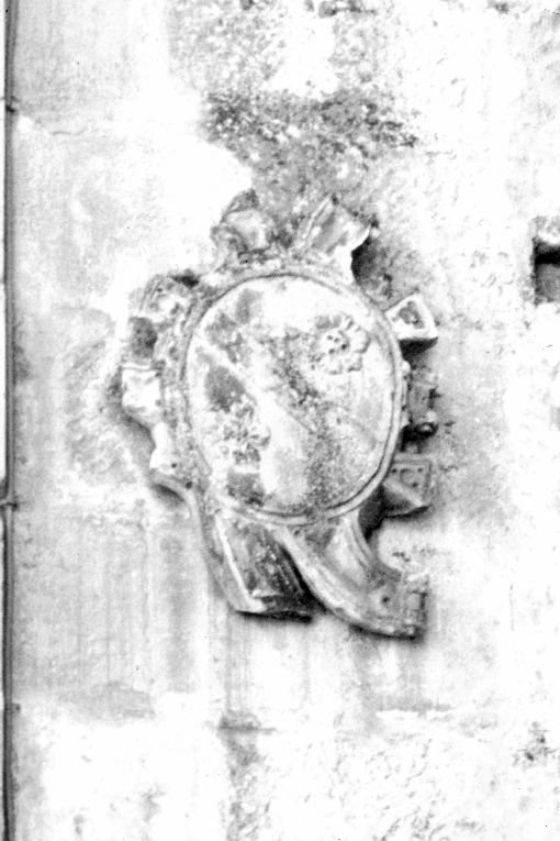 stemma gentilizio (rilievo) - produzione salentina (sec. XVIII)