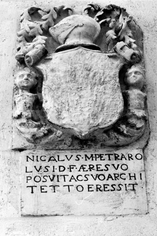 stemma (rilievo) - produzione salentina (sec. XVIII)