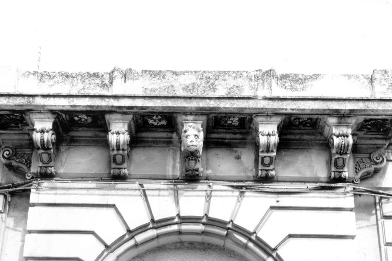 mensola, serie - produzione salentina (sec. XIX)