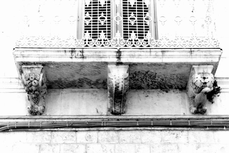 mensola, serie - produzione salentina (sec. XIX)