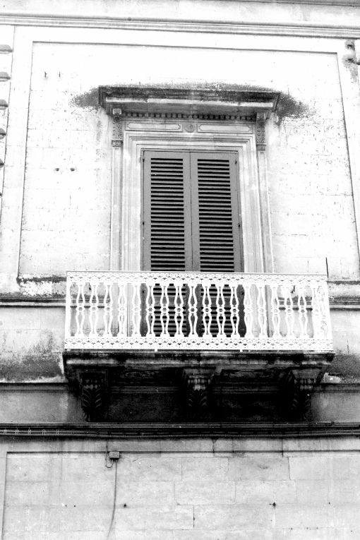 mostra di finestra, coppia - produzione pugliese (sec. XIX)