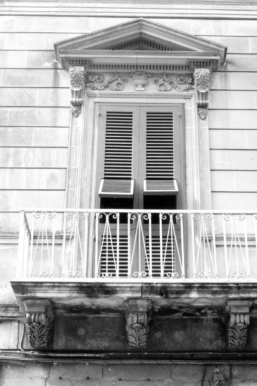 mostra di finestra, coppia - produzione pugliese (secc. XIX/ XX)