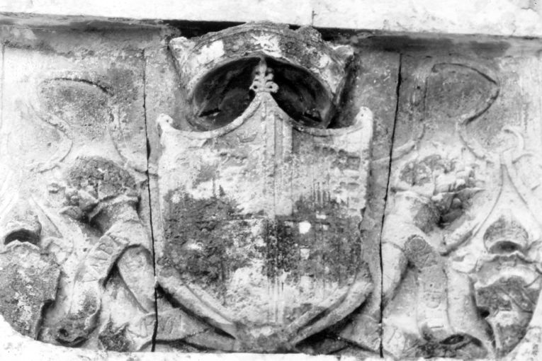 stemma gentilizio (rilievo) - produzione pugliese (sec. XVI)