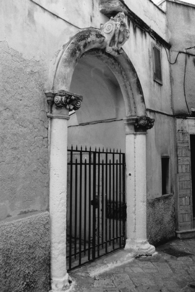 portale - produzione salentina (prima metà sec. XIX)