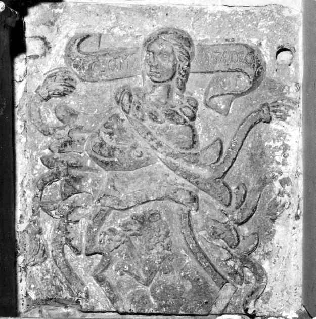 lastra tombale - produzione pugliese (sec. XVI)