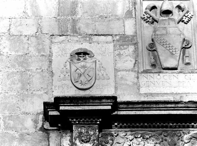 stemma cardinalizio Ponzetti (rilievo) - produzione pugliese (sec. XVI)