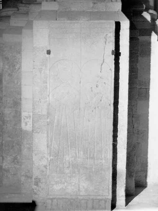 ritratto di Sergio e Antonio Chirleone (lastra tombale) - produzione pugliese (sec. XIV)