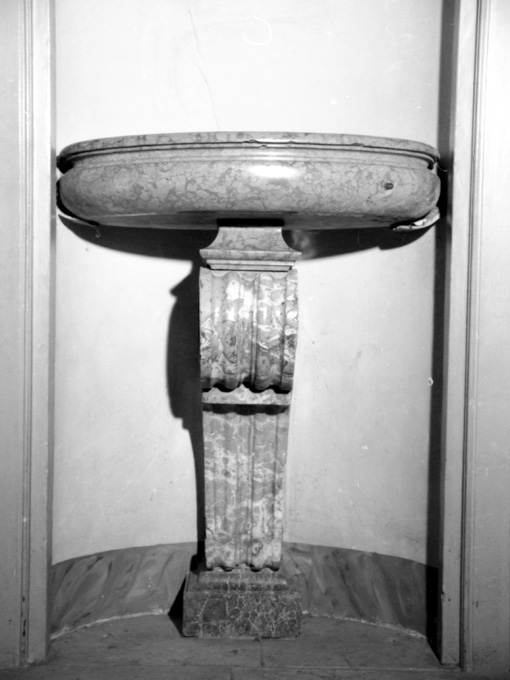 acquasantiera - produzione pugliese (ultimo quarto sec. XVIII)