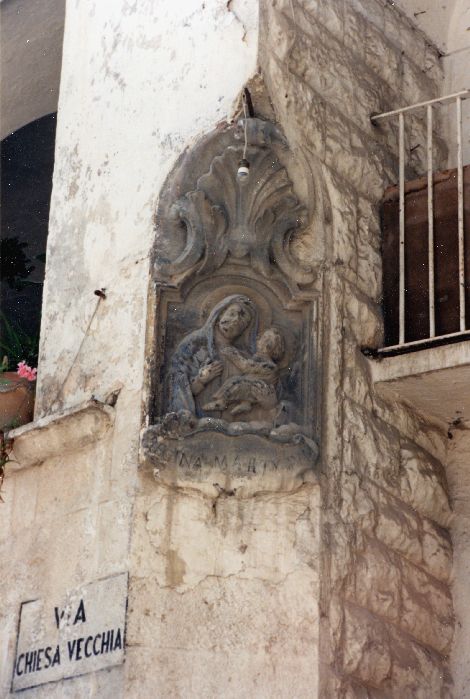 Madonna con Bambino (rilievo) - produzione pugliese (seconda metà sec. XVII)