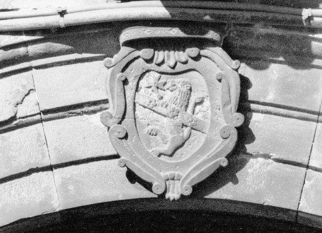 stemma gentilizio (rilievo) - produzione pugliese (prima metà sec. XIX)