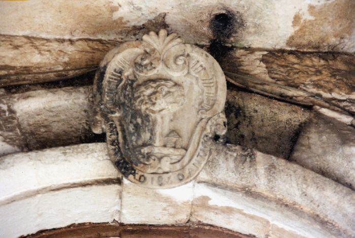 stemma gentilizio (rilievo) - produzione pugliese (sec. XIX)