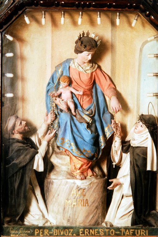 Madonna del Rosario con San Domenico e Santa Caterina da Siena (gruppo scultoreo) di Croce Giuseppe (sec. XX)