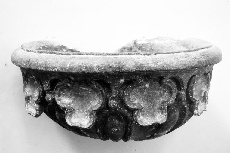 acquasantiera - ambito salentino (terzo quarto sec. XVIII)