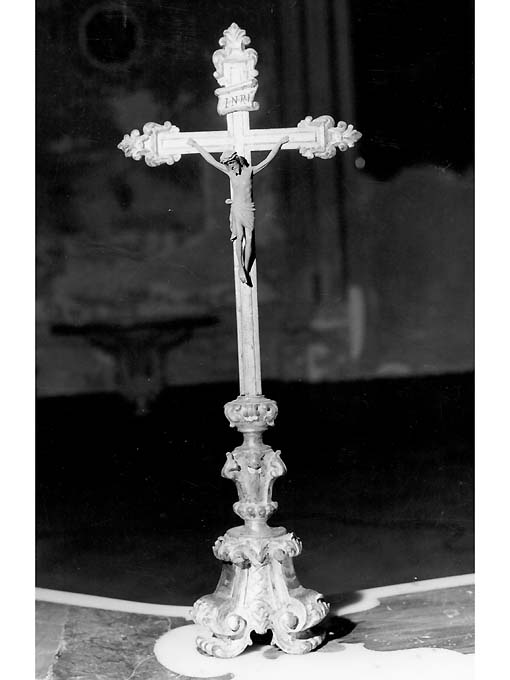 croce d'altare - produzione pugliese (fine/inizio secc. XIX/ XX)
