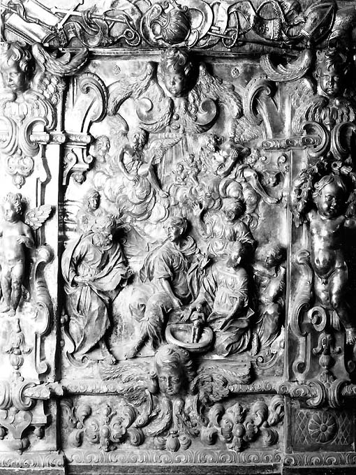 San Nicola di Myra, appena nato, si alza in piedi nel bacile (rilievo) di Marinelli Domenico, Avitabile Ennio (sec. XVII)