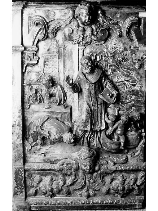 San Nicola di Bari resuscita i tre fanciulli (rilievo) di Marinelli Domenico, Avitabile Ennio (sec. XVII)