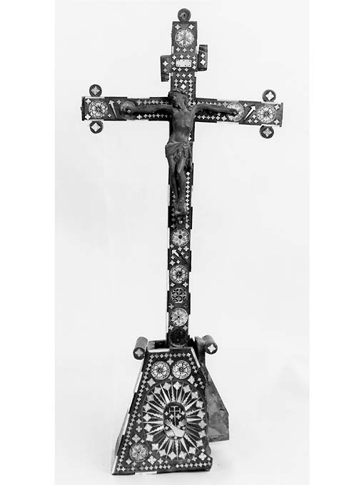 Cristo crocifisso con emblema dell'ordine francescano (croce da tavolo) - manifattura gerosolimitana (seconda metà sec. XVIII)