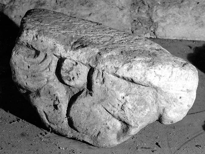 sfinge (capitello - a gruccia) - ambito pugliese (sec. XI)