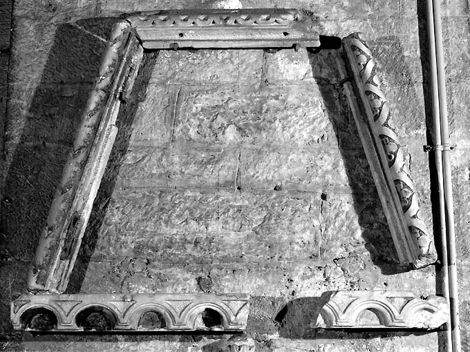 cornice, frammento - ambito pugliese (prima metà sec. XII)