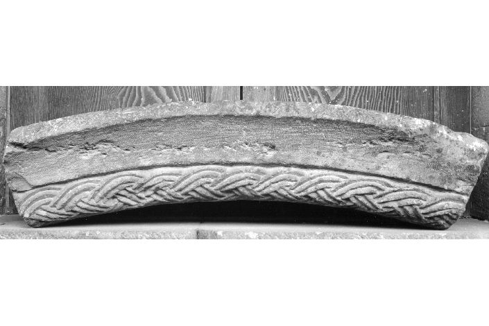 cornice architettonica, frammento - ambito pugliese (secc. XI/ XII)