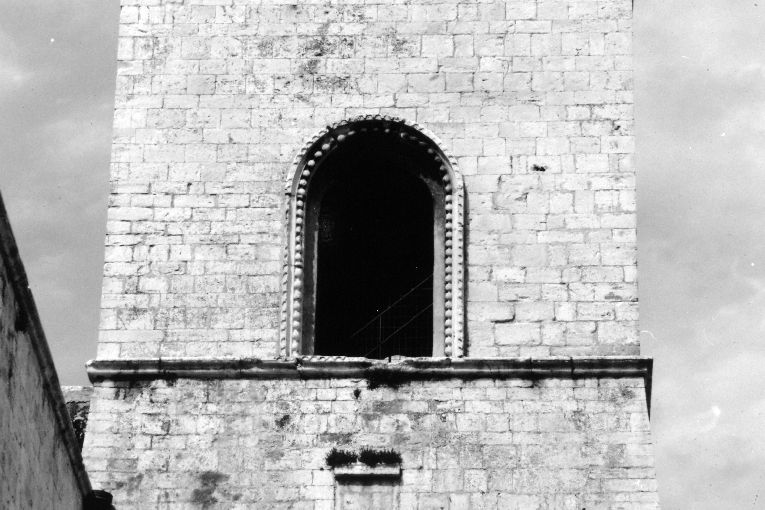 monofora, serie - ambito pugliese (prima metà sec. XIV)