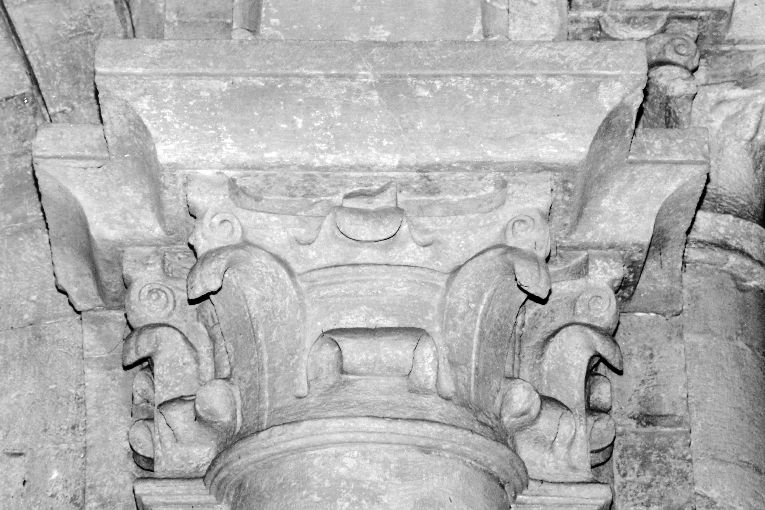 semicapitello, serie - ambito crociato (primo quarto sec. XIII)