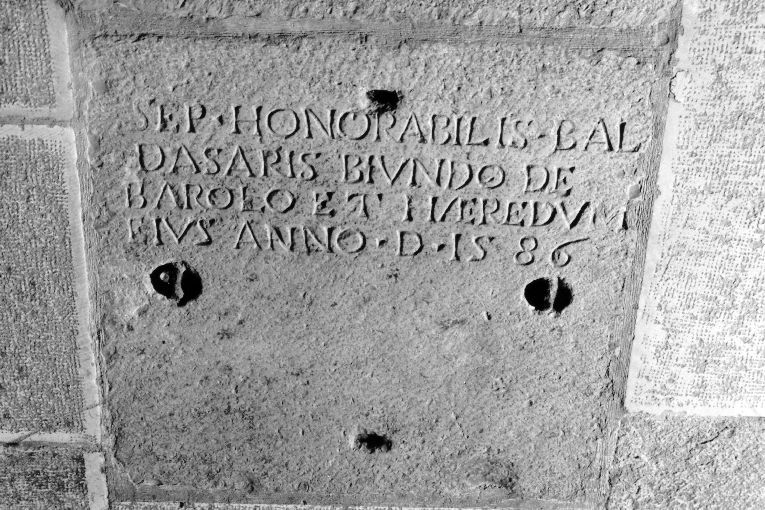 lastra tombale - ambito pugliese (sec. XVI)