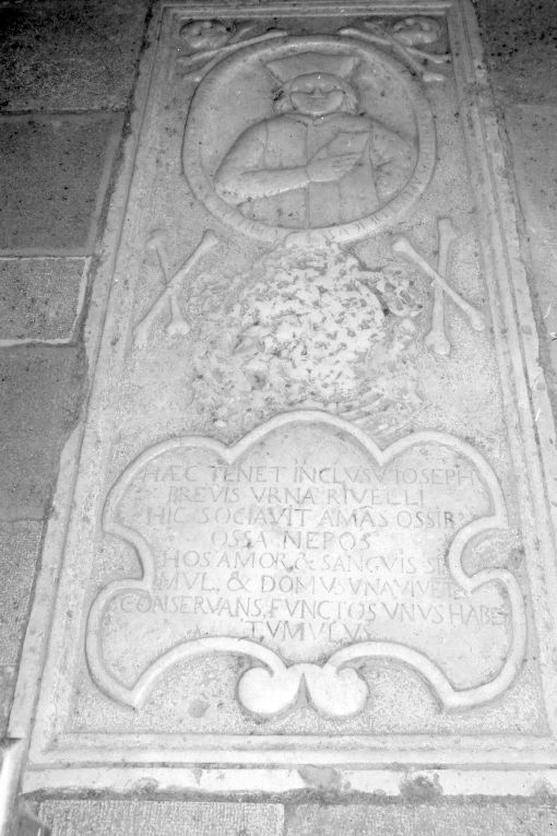 Ritratto del protonotario Francesco Rivelli, Ritratto d'uomo (lastra tombale) - ambito pugliese (sec. XVIII)